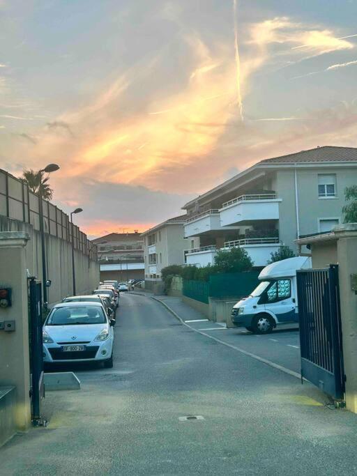 Appartement Avec Terrasse Et Box Entre Plages Et Nature マルセイユ エクステリア 写真